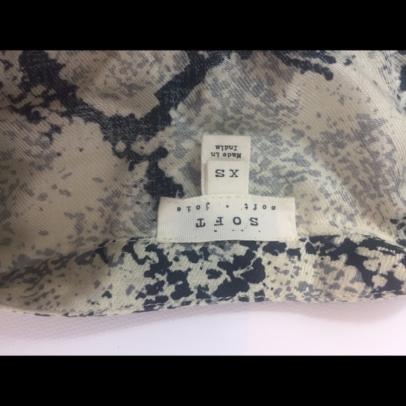😍1h SALE😍Soft Joie Dane Blouse Snakeskin Print - Picture 5 of 5
